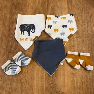 Lila & Jack Pack if 3 Bibs w/Socks